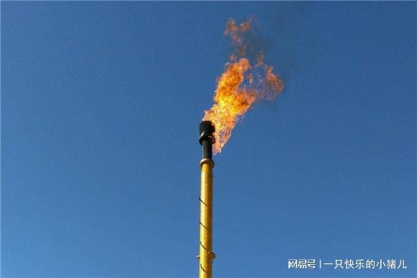 石油開采中的煙氣管道燃燒現(xiàn)象 為何油田總有火焰噴發(fā)？